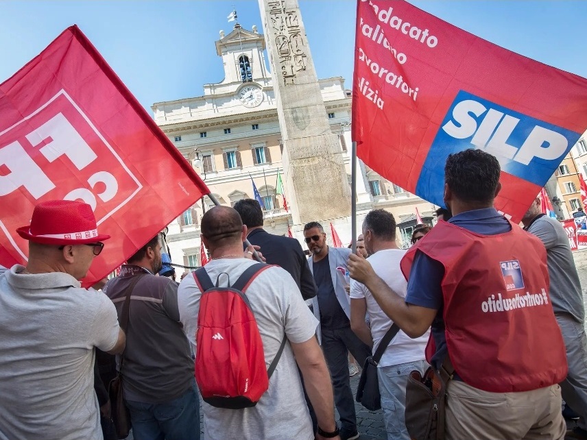 Contratto, assunzioni, condizioni di lavoro. La protesta dei sindacati della polizia e dei militari