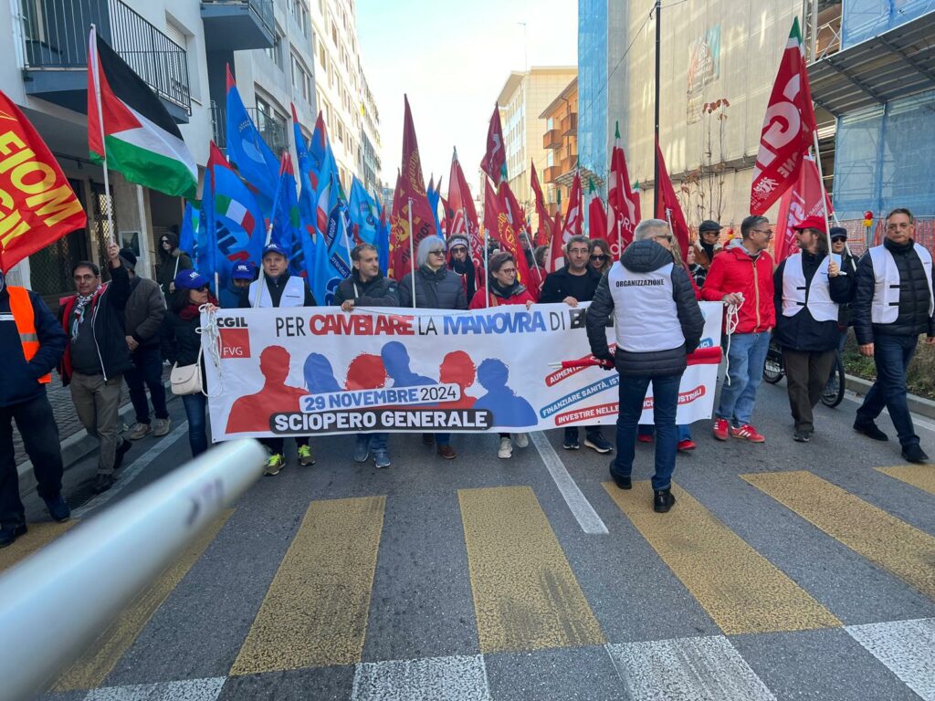 Sciopero generale: grande adesione in piazza e nelle fabbriche